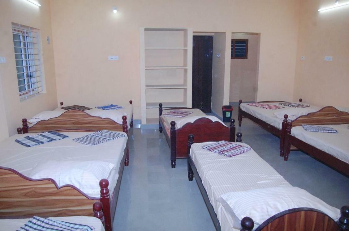 Lakshmi Illam Hotel Tirukkadaiyur Exterior photo